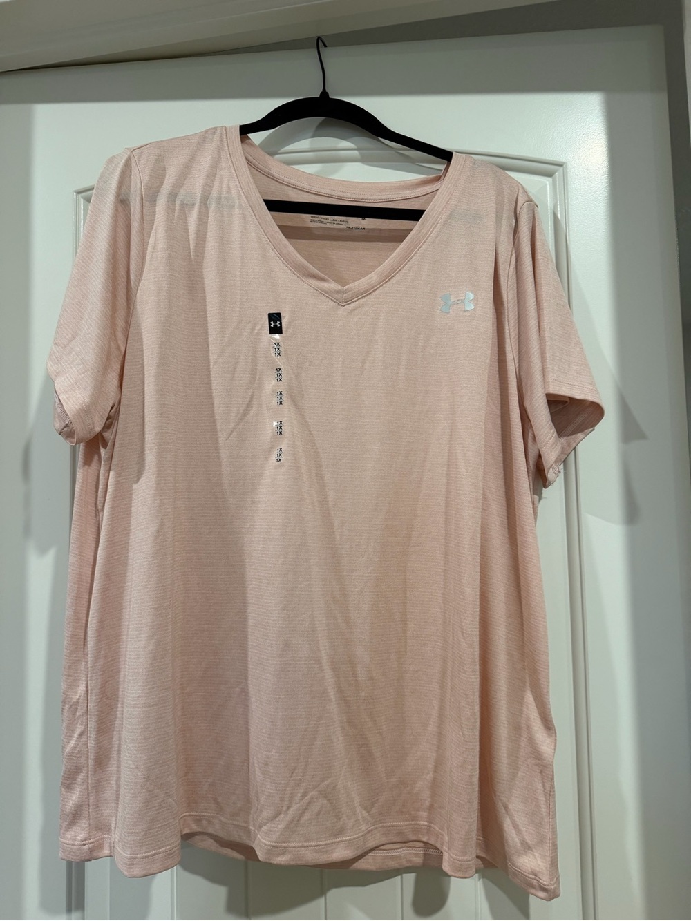 Under Armour Men’s Pale Pink V-Neck Short Sleeve Performance Tee